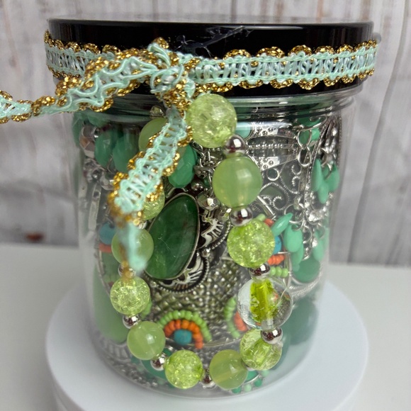 Mystery Treasure 16 oz Jar - Lot 0278 - Picture 1 of 6